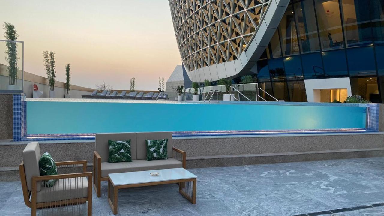 Velero Hotel Doha Lusail Ngoại thất bức ảnh The pool at the Ritz-Carlton, DIFC