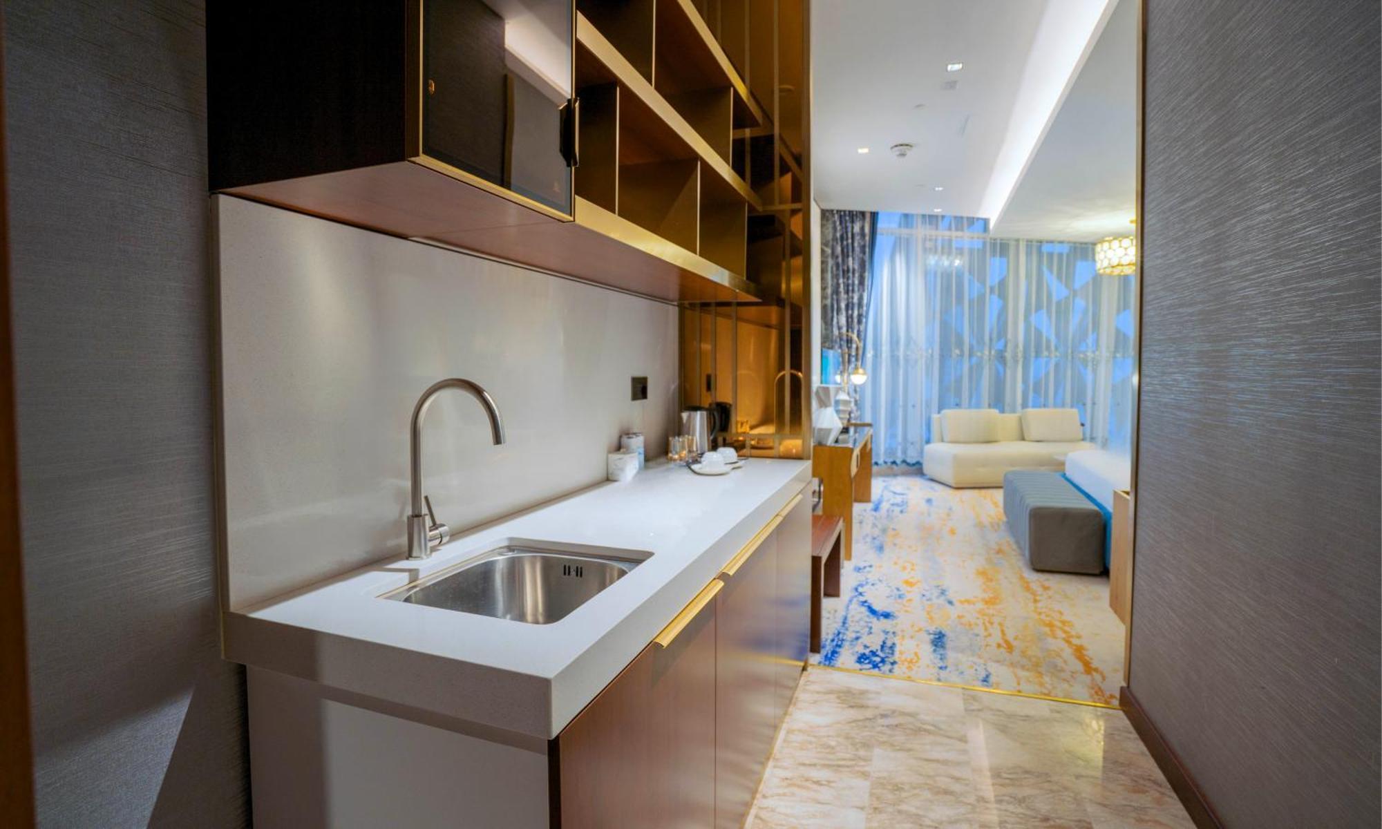 Velero Hotel Doha Lusail Ngoại thất bức ảnh A kitchen in a hotel suite