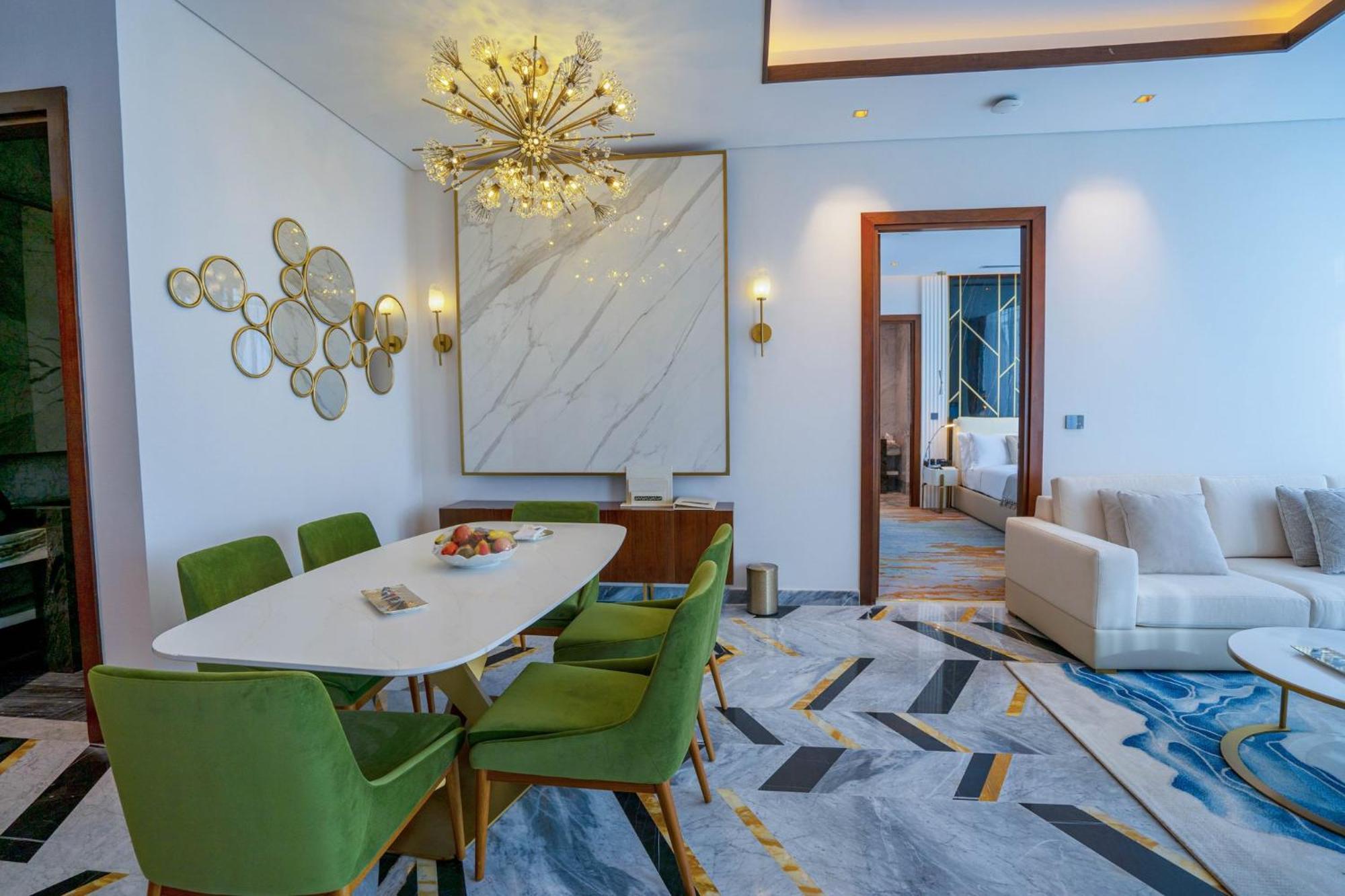 Velero Hotel Doha Lusail Ngoại thất bức ảnh A dining room