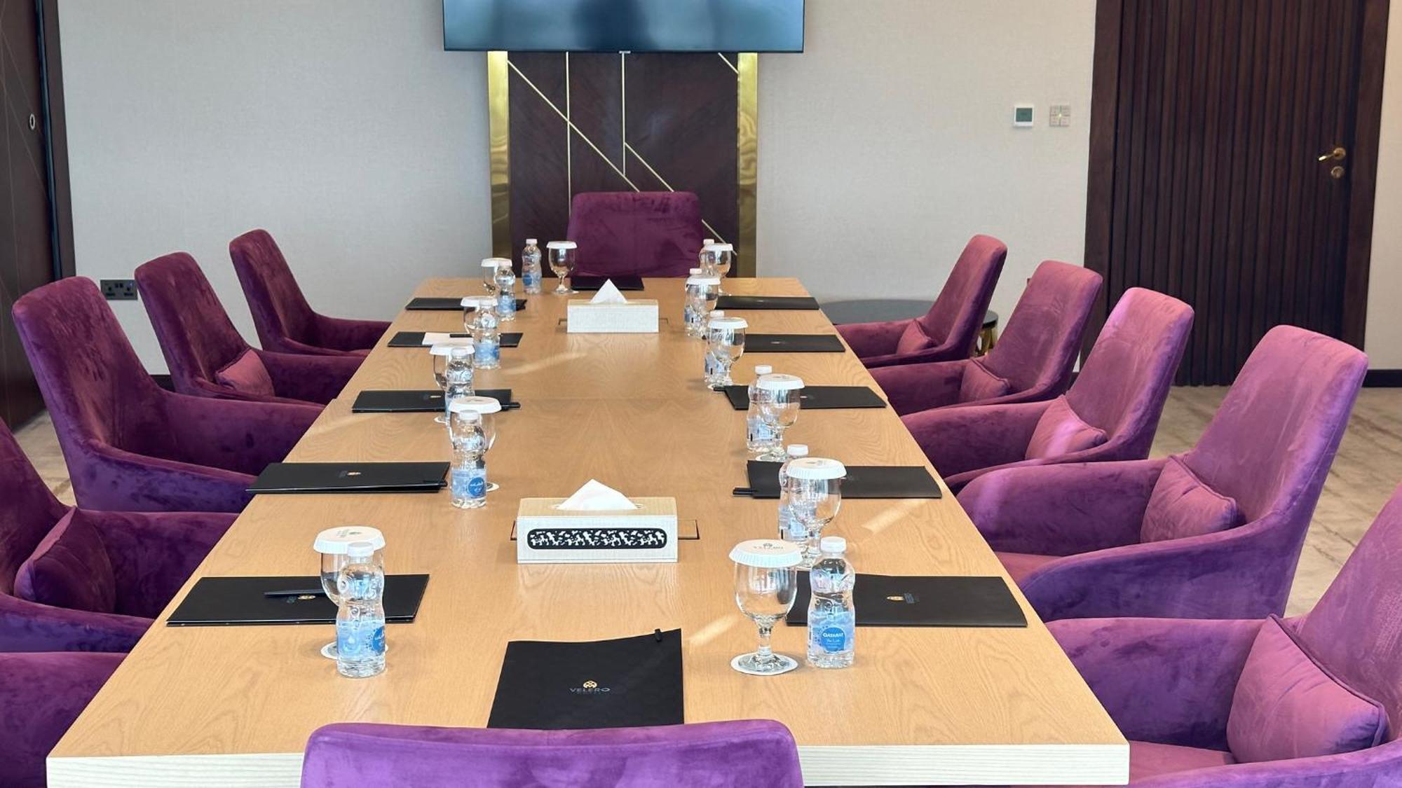 Velero Hotel Doha Lusail Ngoại thất bức ảnh The boardroom of the National Bank of Oman