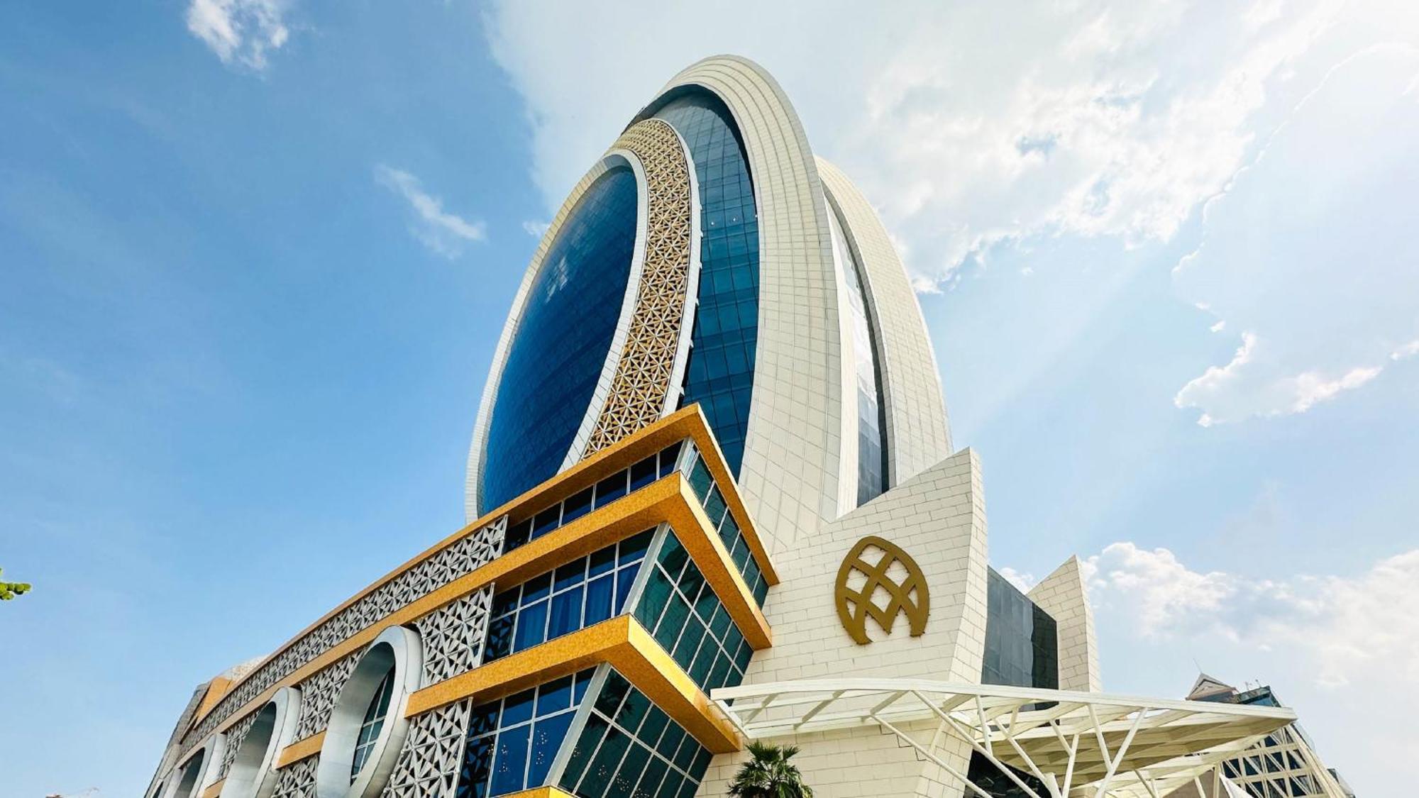 Velero Hotel Doha Lusail Ngoại thất bức ảnh The new headquarters of the National Bank of Azerbaijan in Baku