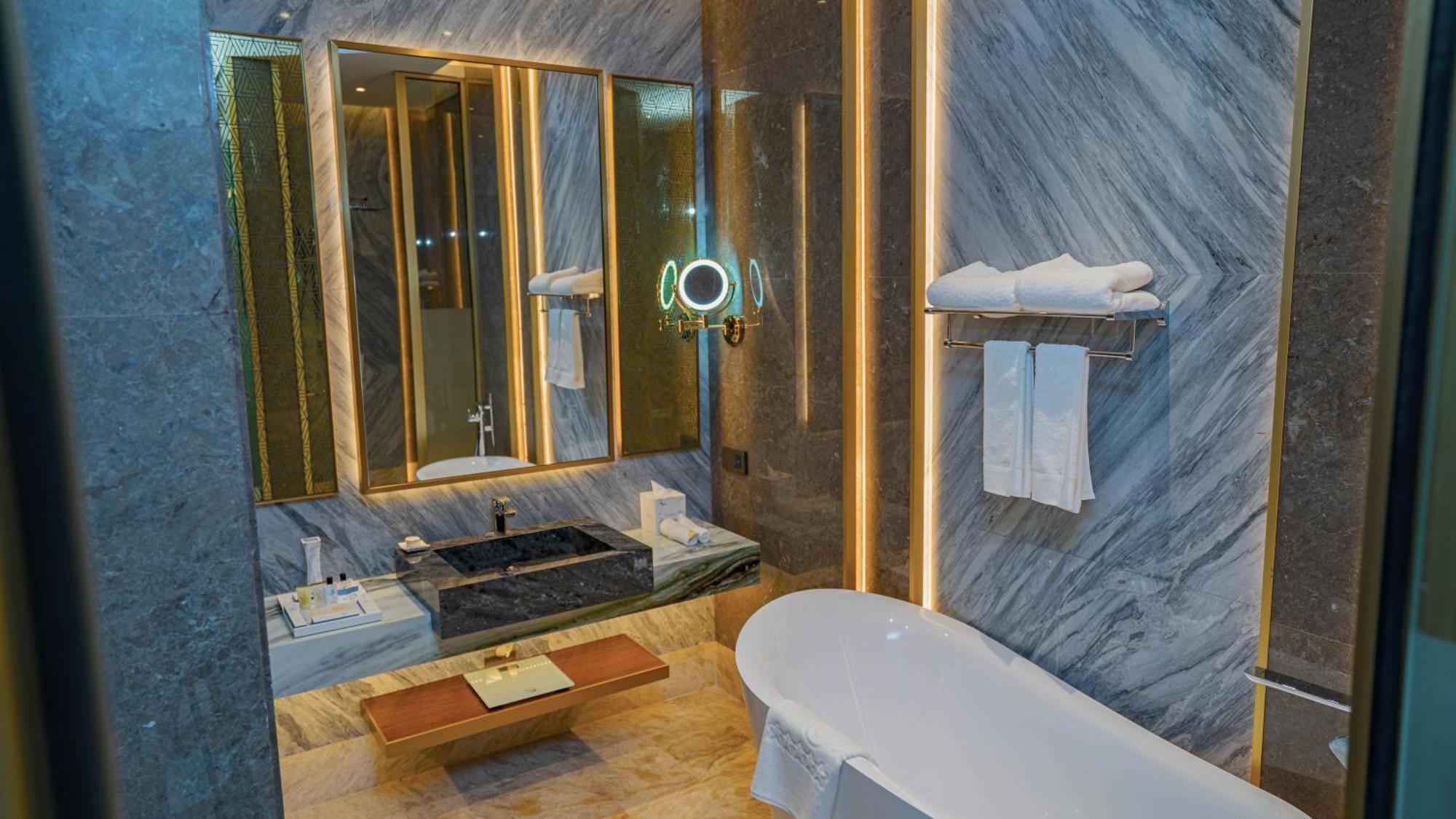 Velero Hotel Doha Lusail Ngoại thất bức ảnh Bathroom
