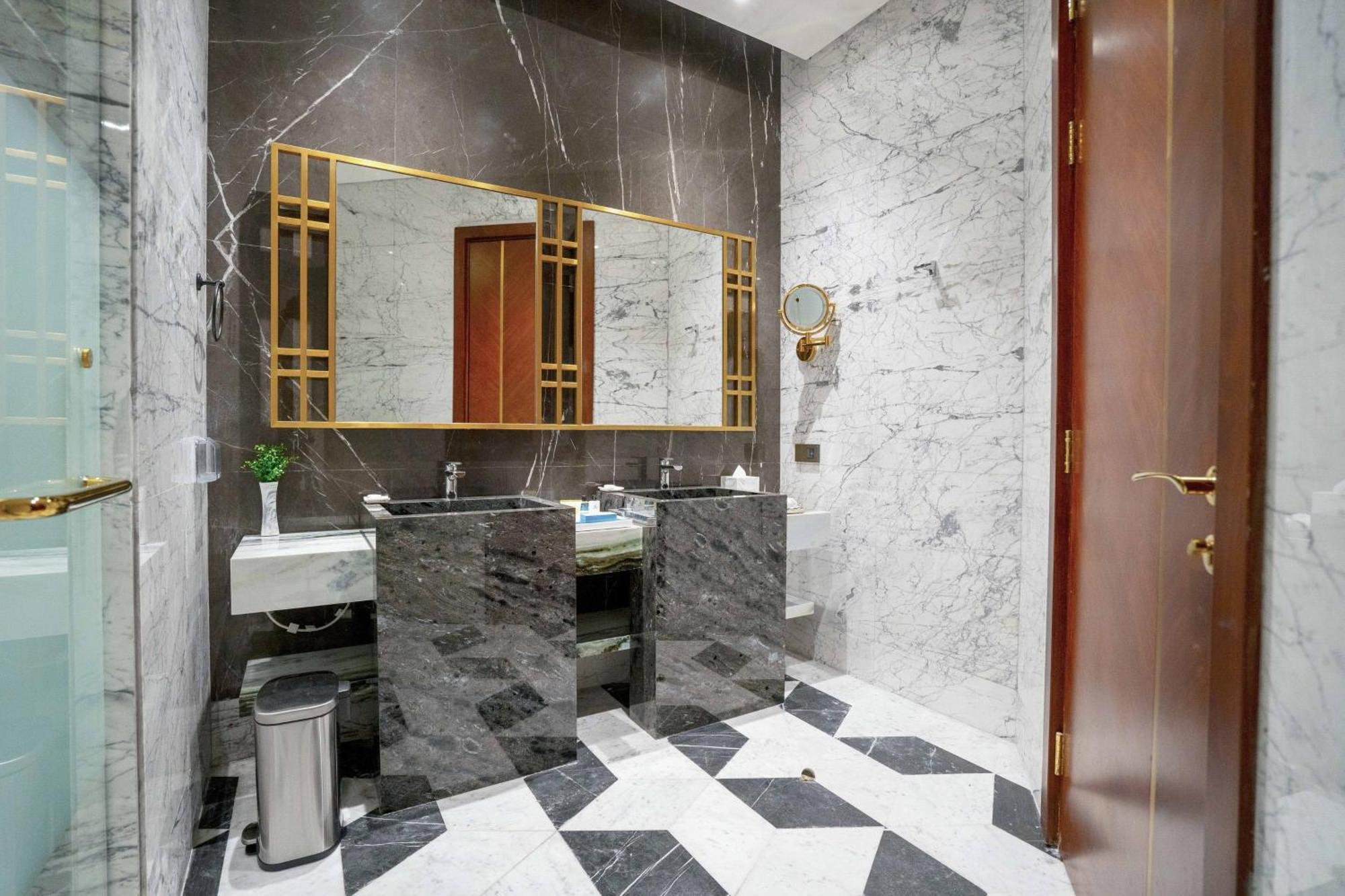 Velero Hotel Doha Lusail Ngoại thất bức ảnh Bathroom